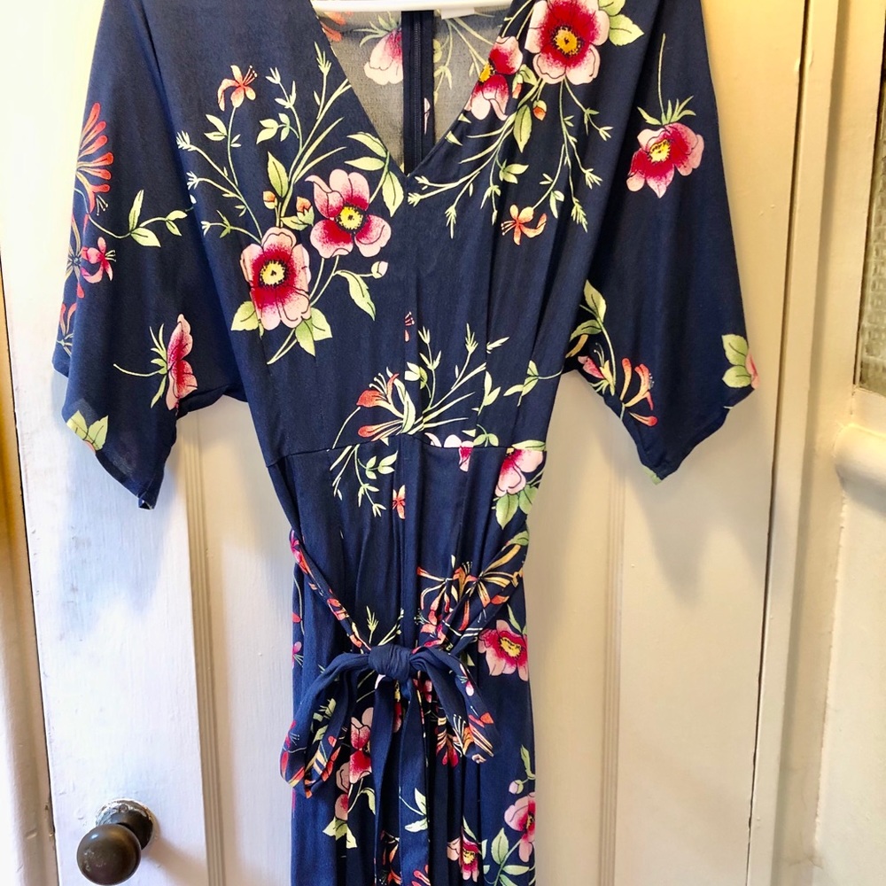Gap Floral Jumpsuit / Romper - Flowy w/  Sleeves.